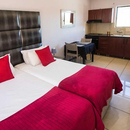 Ethithiya Guesthouse And Self-Catering Windhoek Bagian luar foto