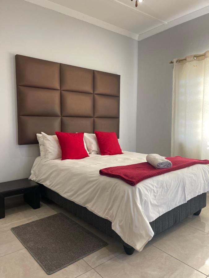 Ethithiya Guesthouse And Self-Catering Windhoek Bagian luar foto