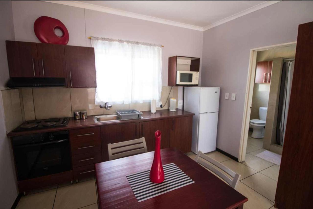 Ethithiya Guesthouse And Self-Catering Windhoek Bagian luar foto